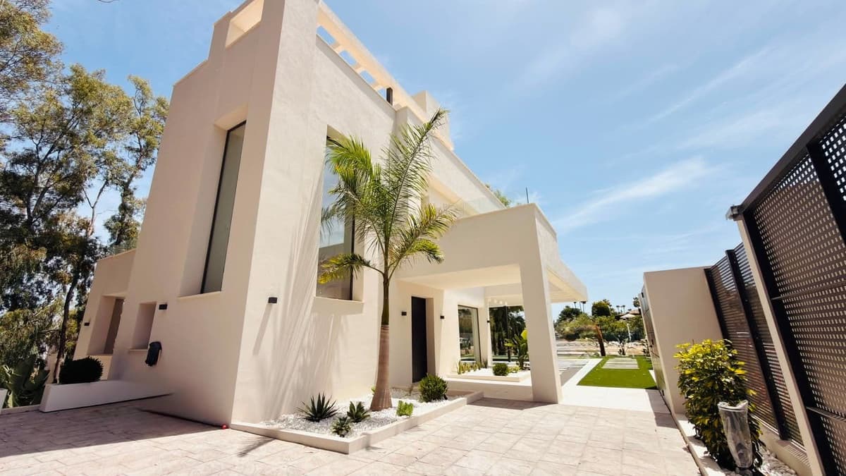 Detached Villa in Nueva Andalucía — photo 4 of 10
