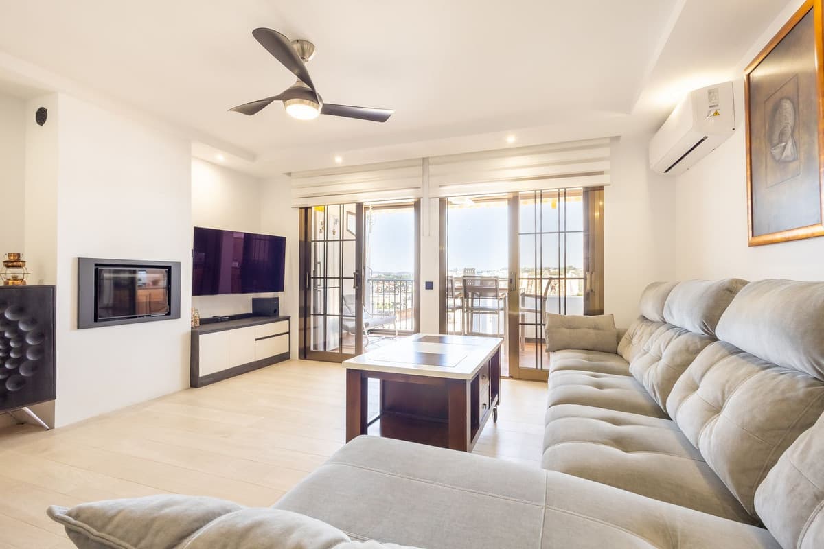 Middle Floor Apartment in Fuengirola — photo 1 of 10