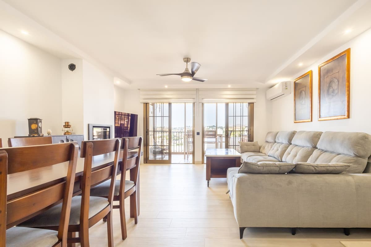 Middle Floor Apartment in Fuengirola — photo 3 of 10