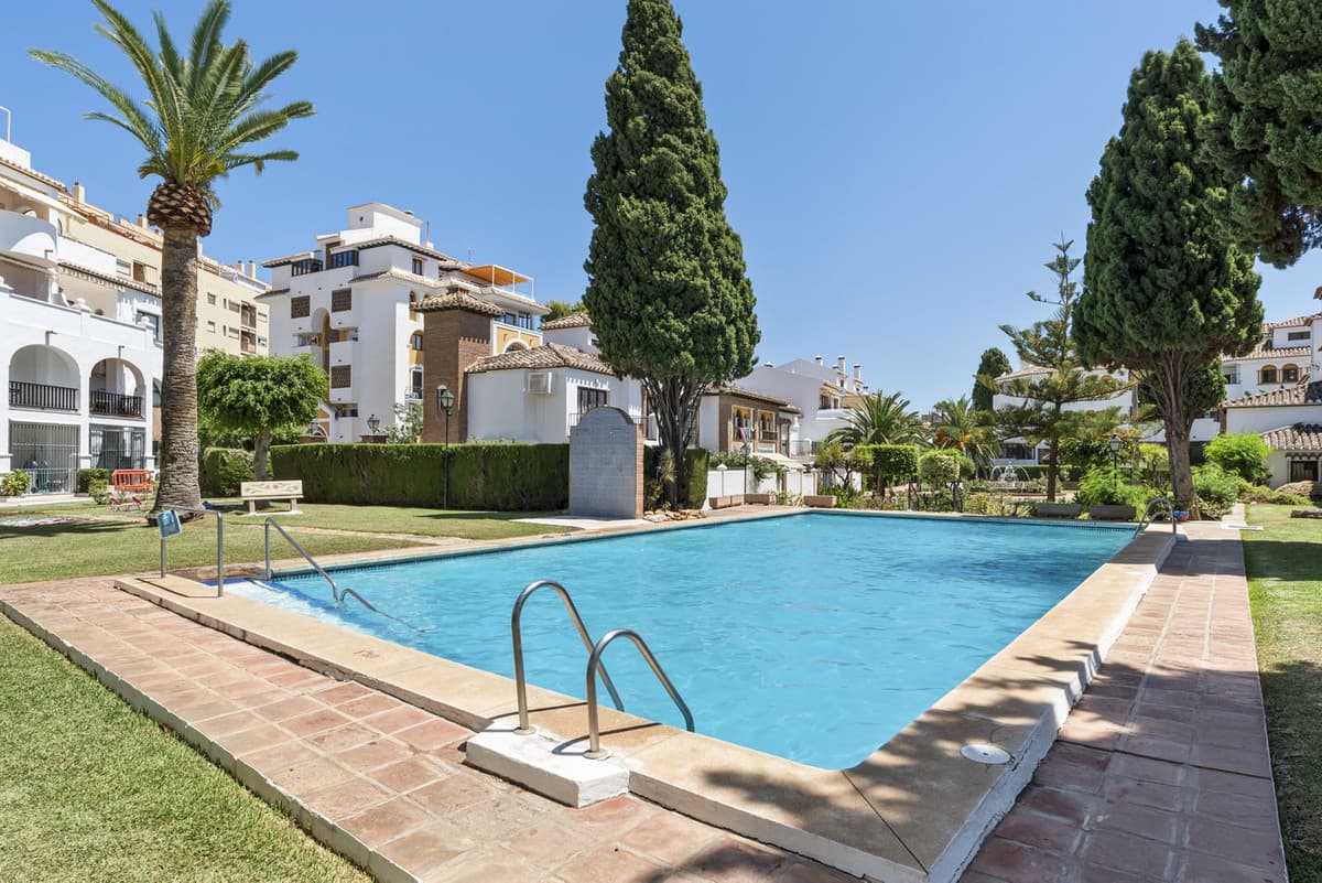 Middle Floor Apartment in Fuengirola — photo 1 of 10
