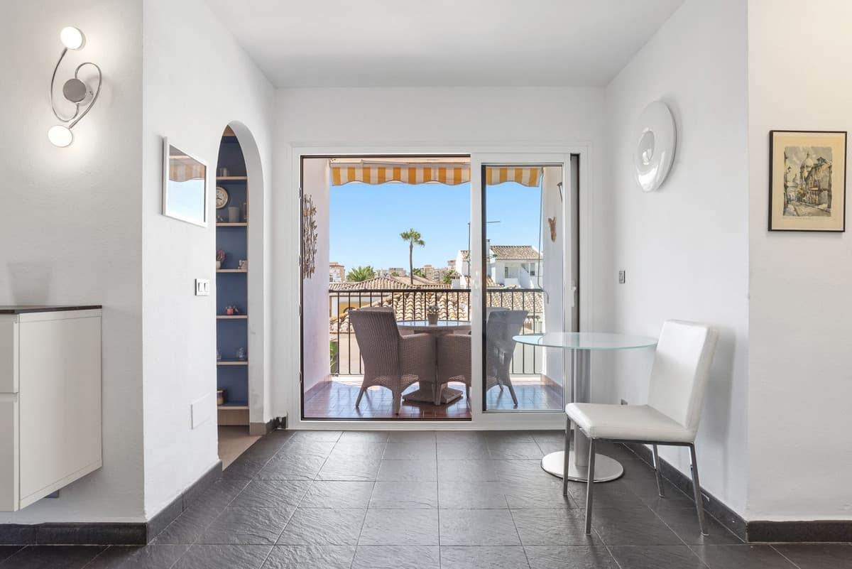Middle Floor Apartment in Fuengirola — photo 6 of 10