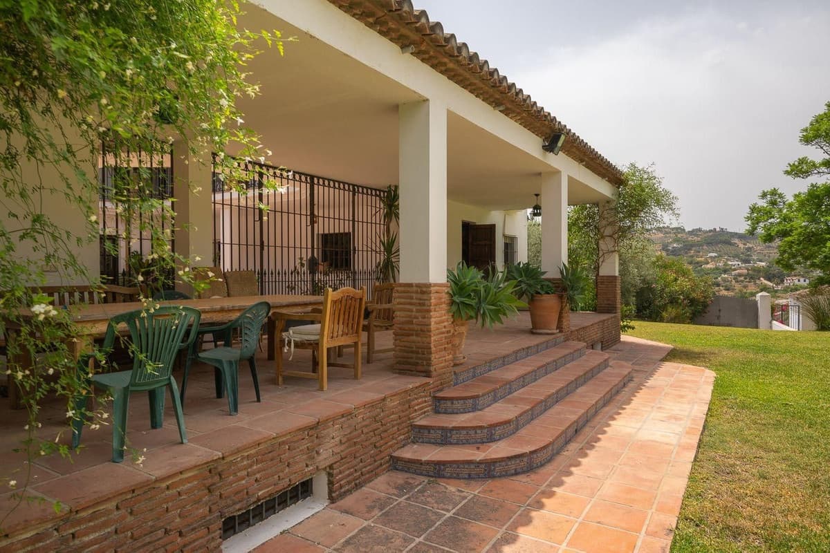 Detached Villa in Alhaurín el Grande — photo 2 of 10