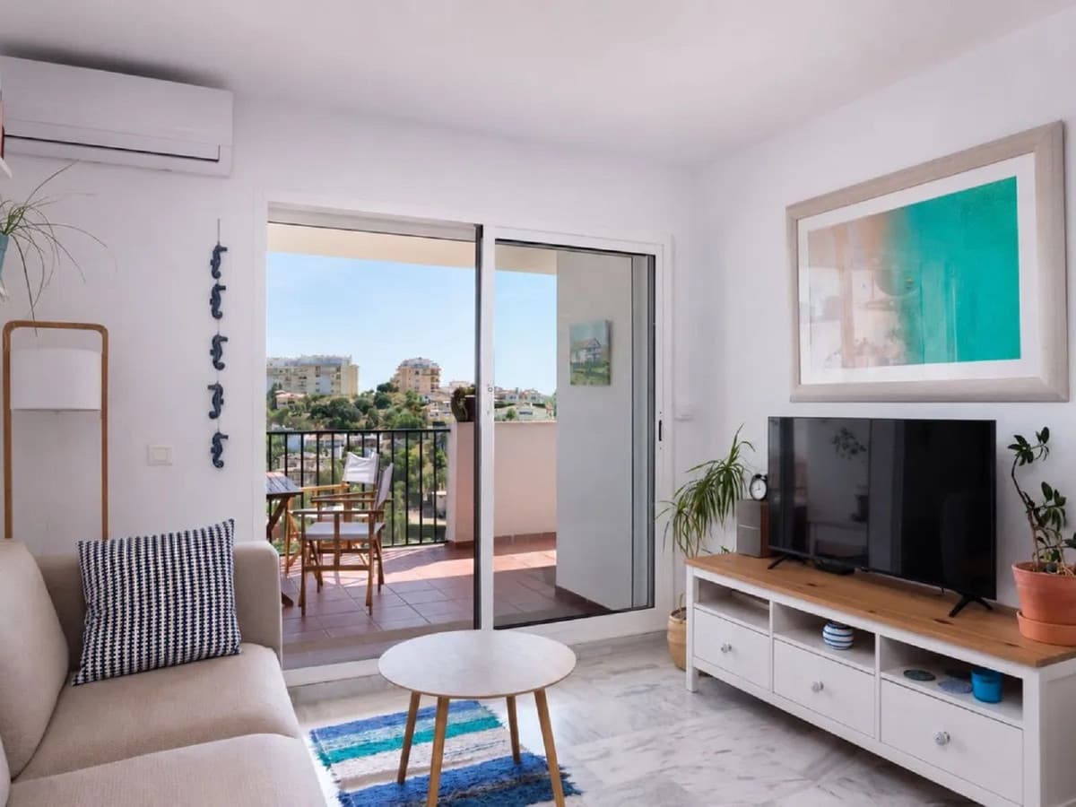 Middle Floor Apartment in Miraflores — photo 3 of 10