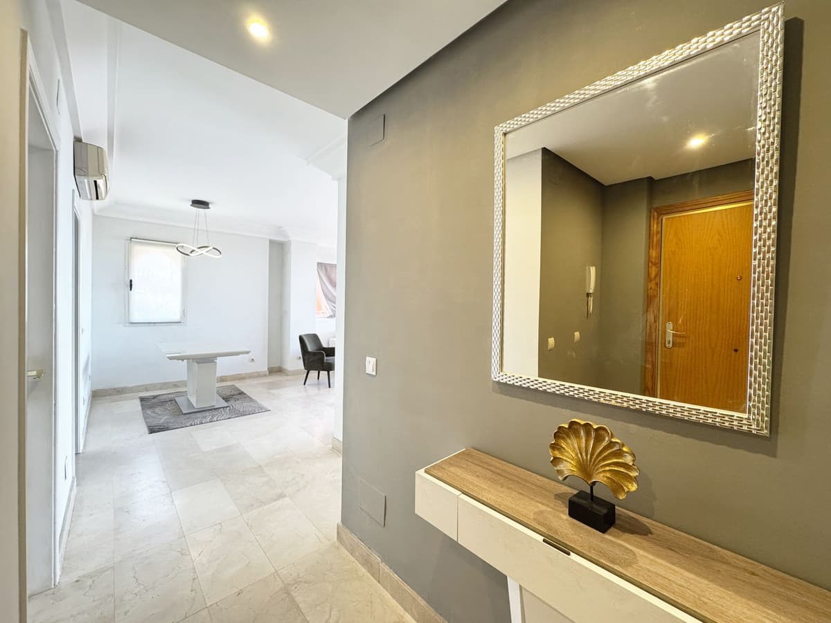 Middle Floor Apartment in Calahonda — photo 7 of 10
