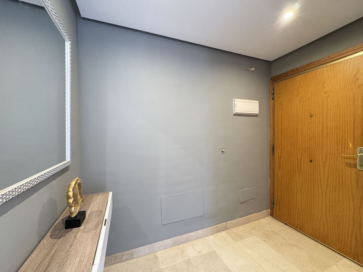Middle Floor Apartment in Calahonda — photo 8 of 10