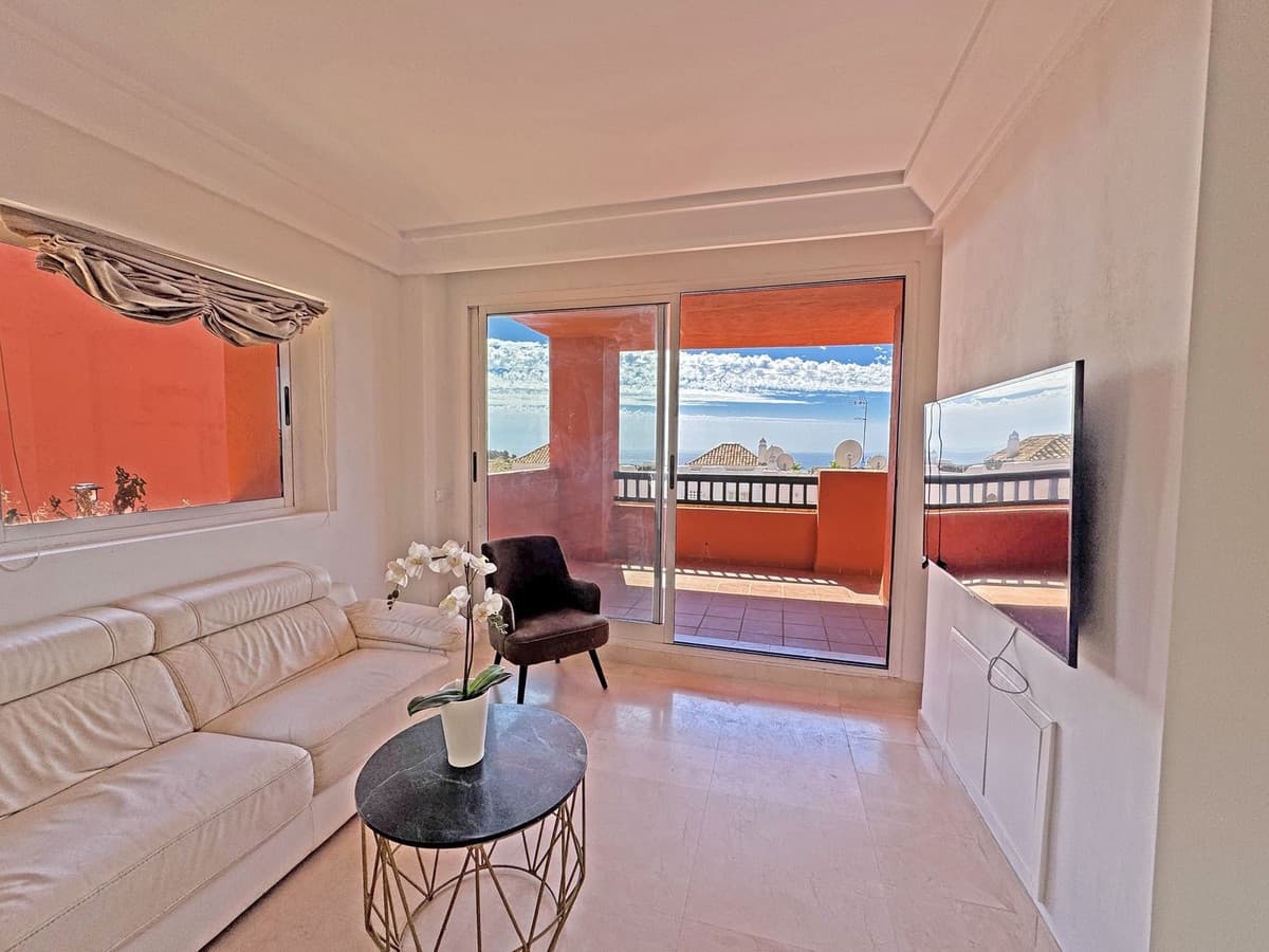 Middle Floor Apartment in Calahonda — photo 10 of 10