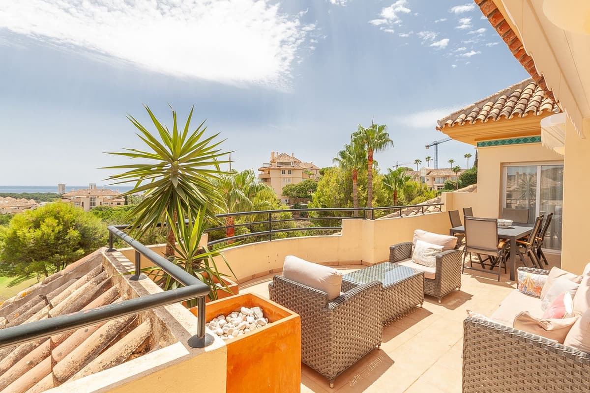 Penthouse Duplex in Elviria — photo 1 of 10