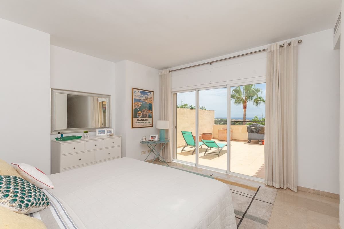 Penthouse Duplex in Elviria — photo 4 of 10
