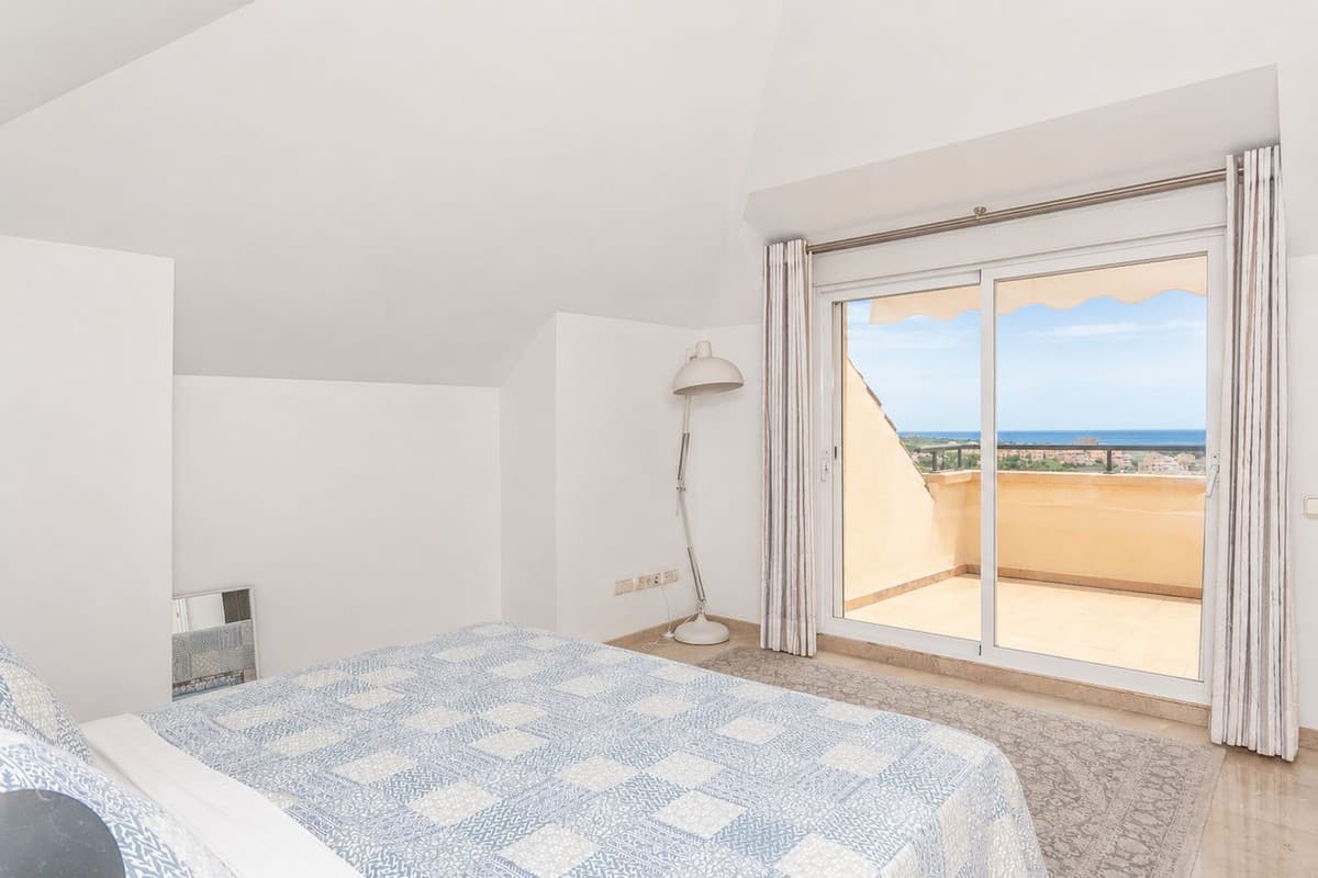 Penthouse Duplex in Elviria — photo 8 of 10