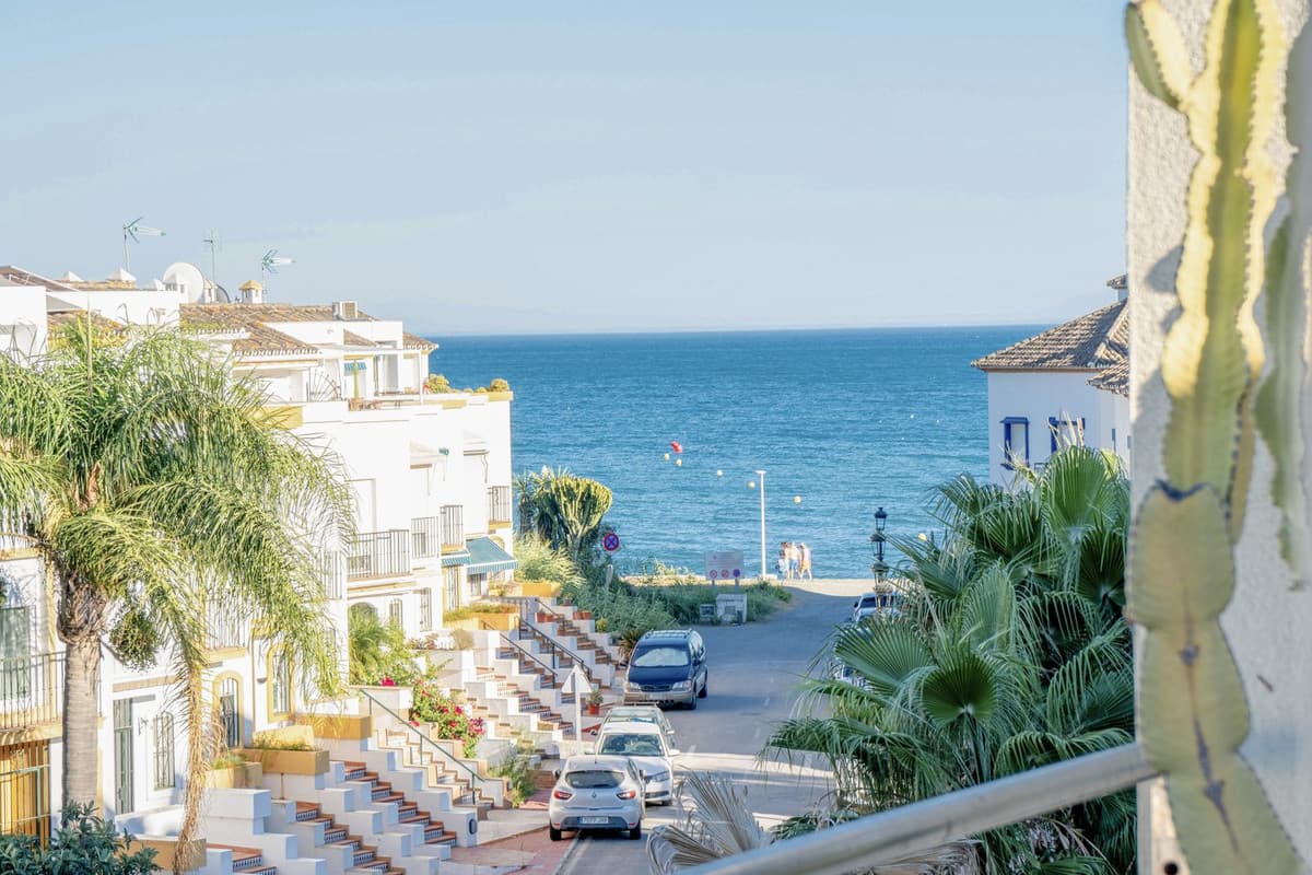 Townhouse in Estepona — photo 1 of 10