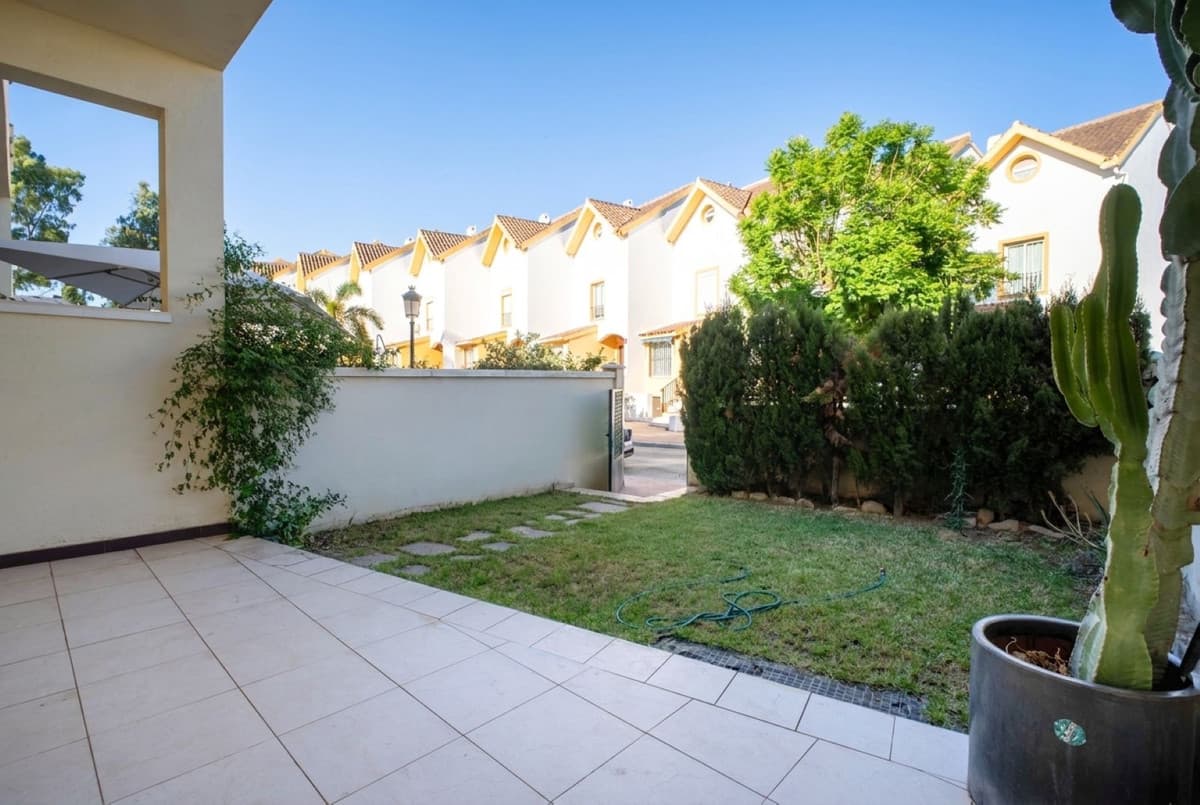 Townhouse in Estepona — photo 2 of 10