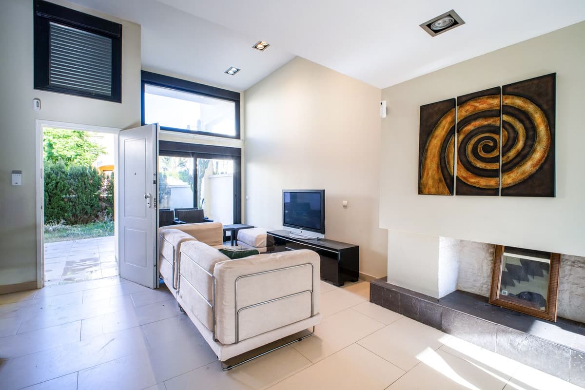 Townhouse in Estepona — photo 3 of 10