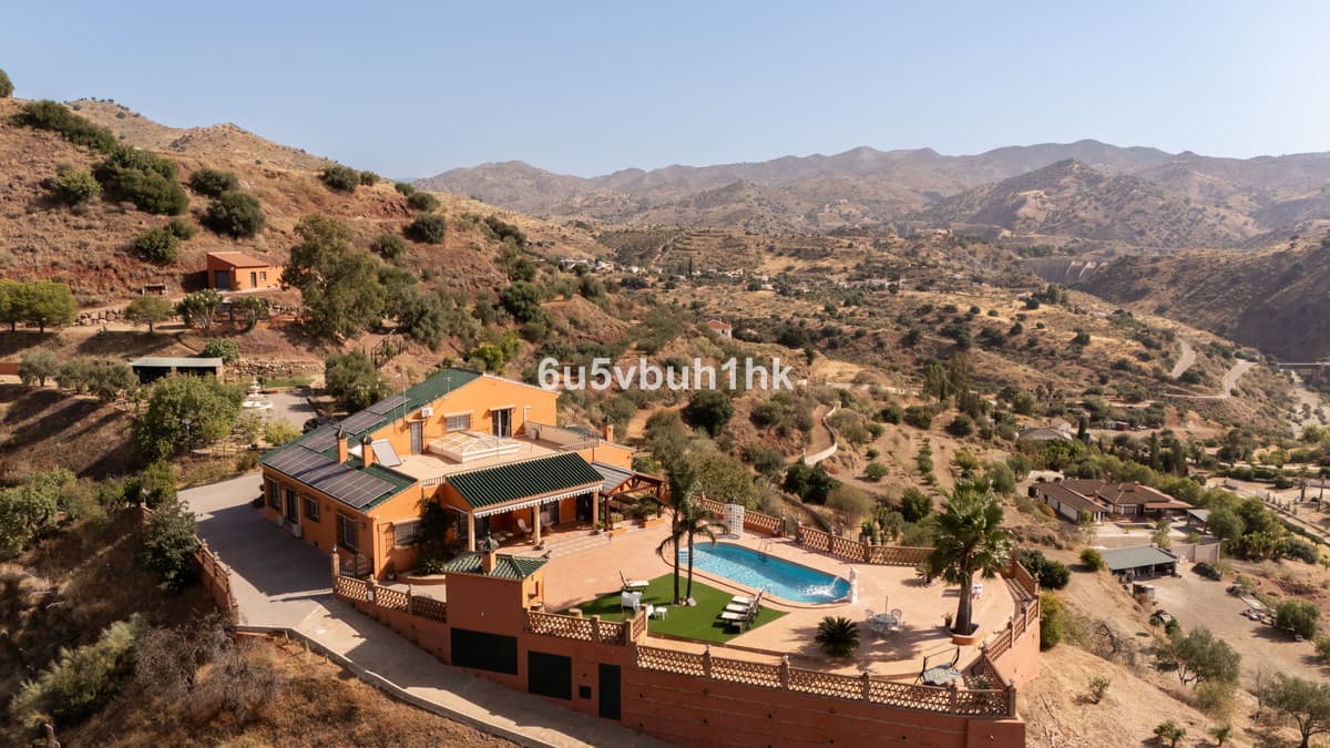 Cortijo in Almogía — photo 1 of 10