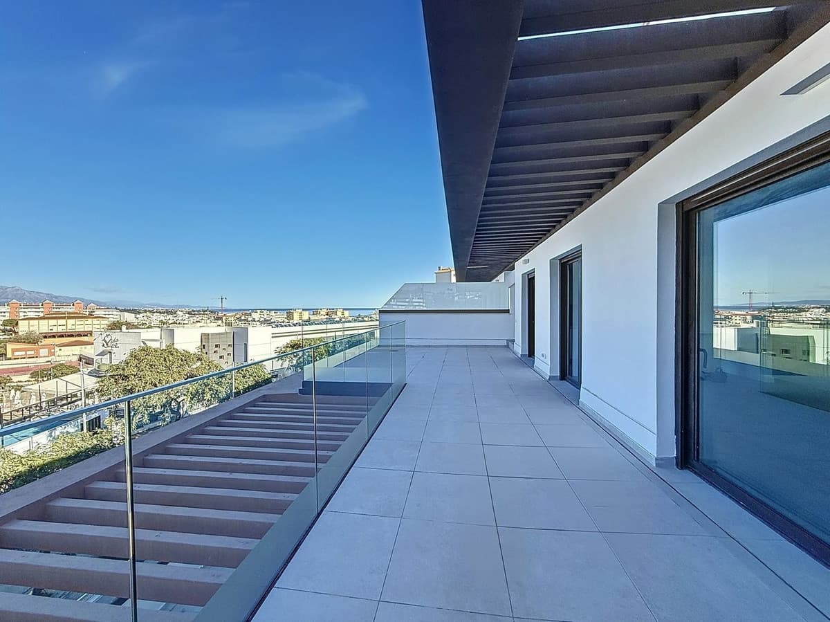 Top Floor Apartment in Estepona — photo 7 of 10