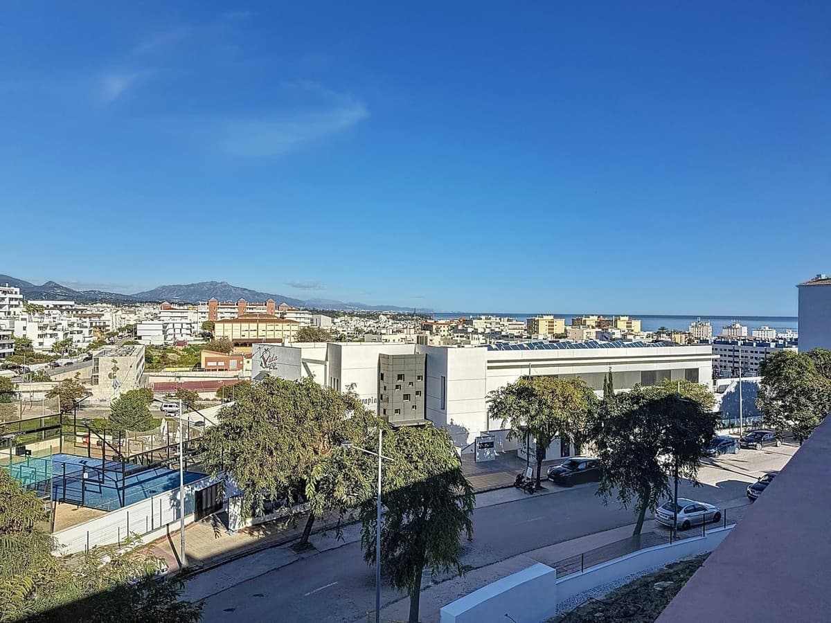 Top Floor Apartment in Estepona — photo 10 of 10
