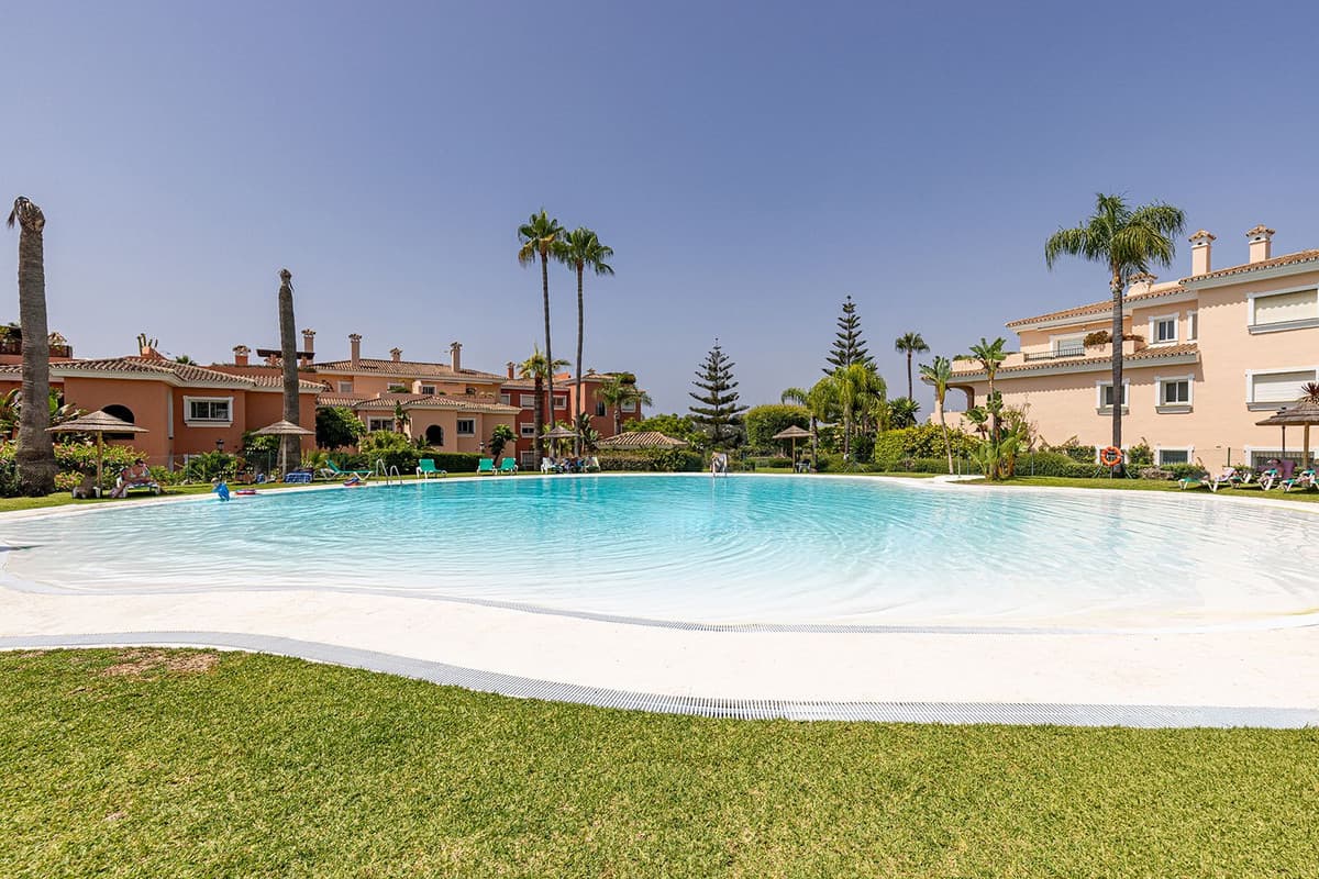Ground Floor Apartment in Estepona — photo 1 of 10