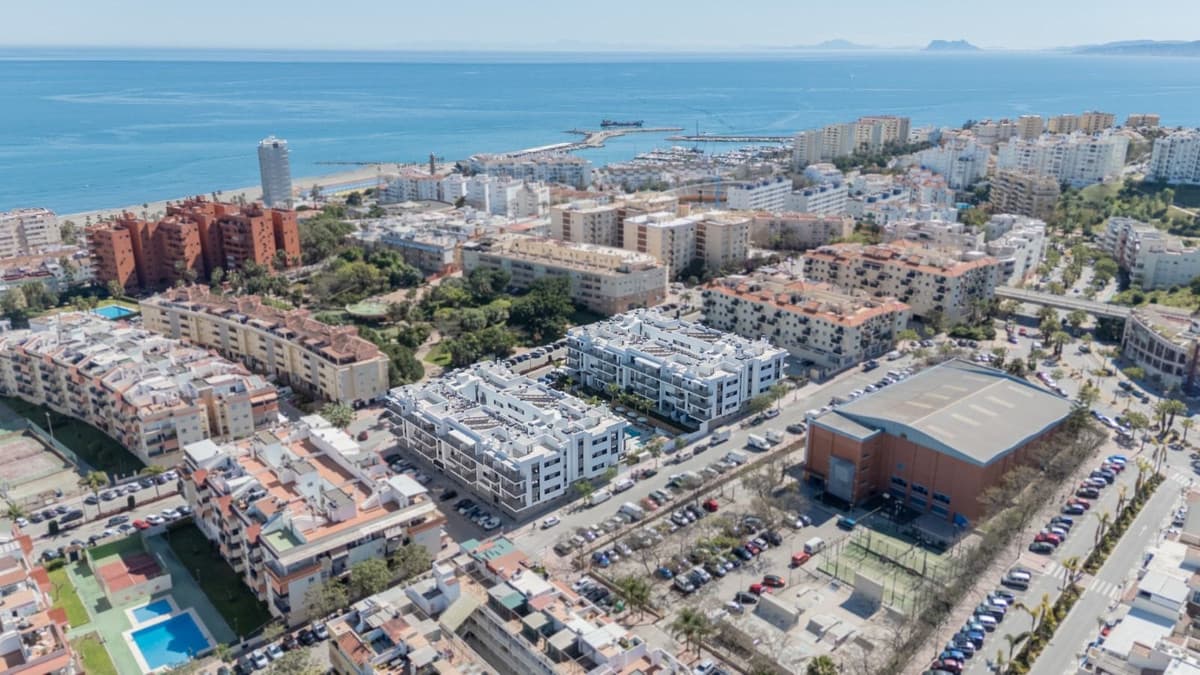 Middle Floor Apartment in Estepona — photo 1 of 10