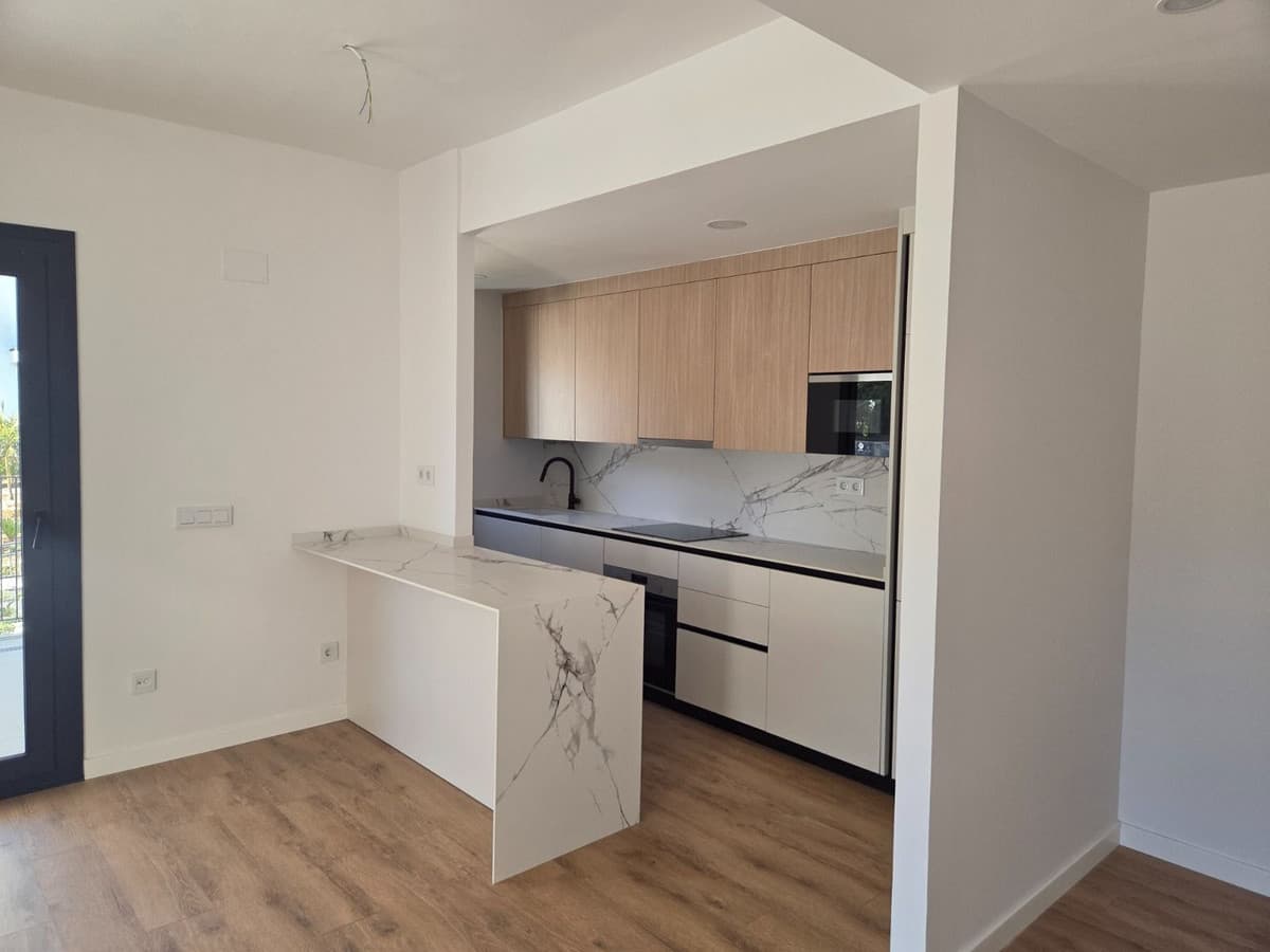 Middle Floor Apartment in Estepona — photo 3 of 10