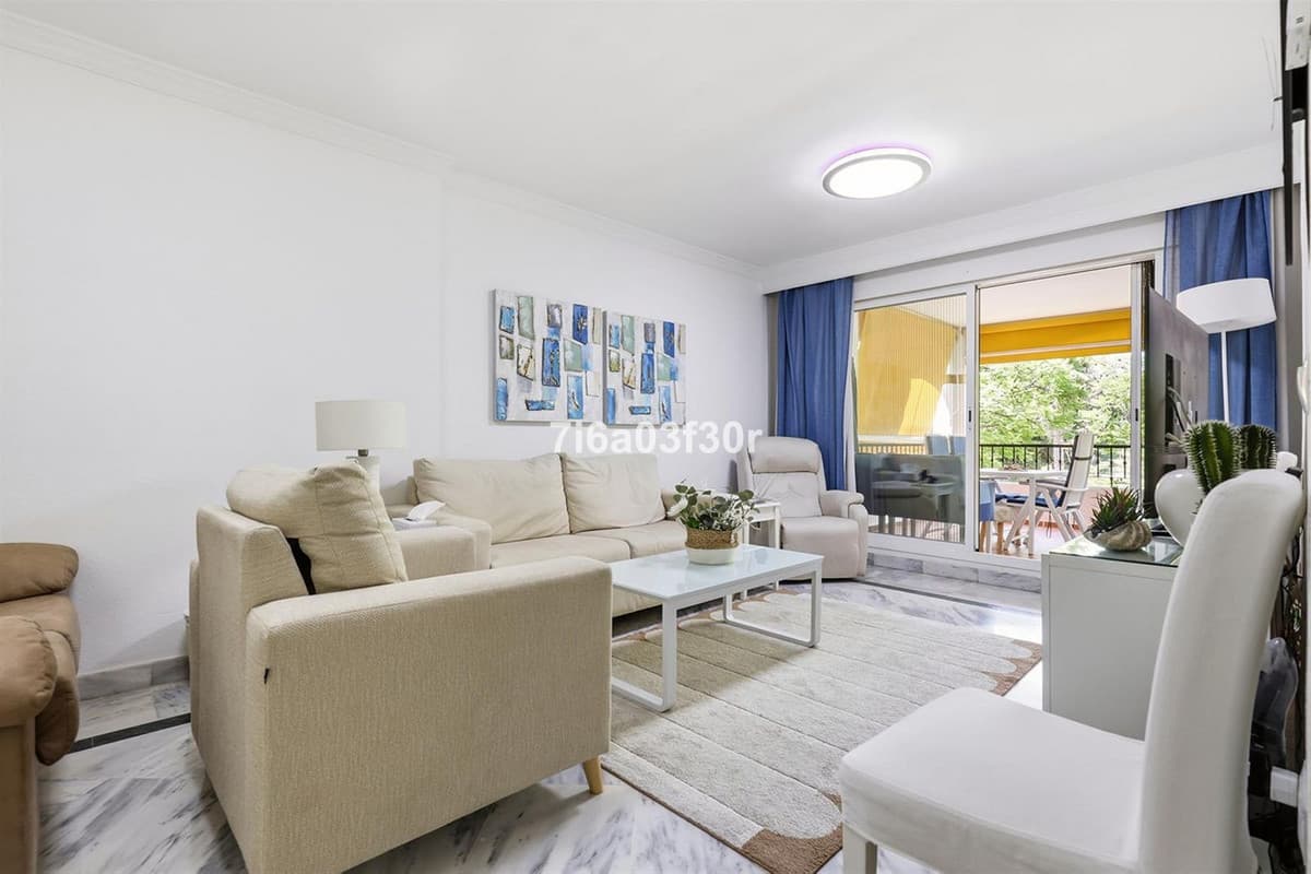 Middle Floor Apartment in Puerto Banús — photo 3 of 10