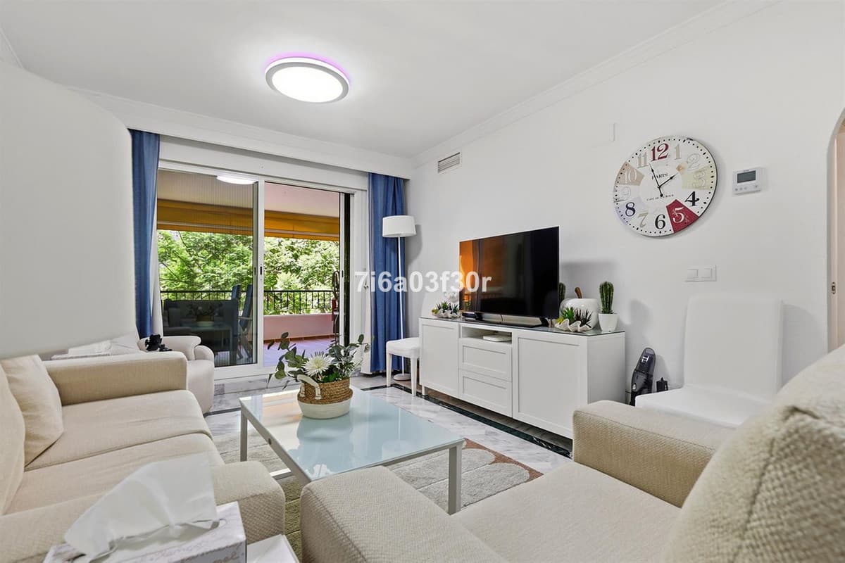 Middle Floor Apartment in Puerto Banús — photo 4 of 10