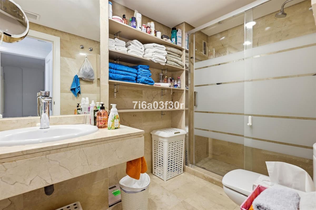 Middle Floor Apartment in Puerto Banús — photo 9 of 10