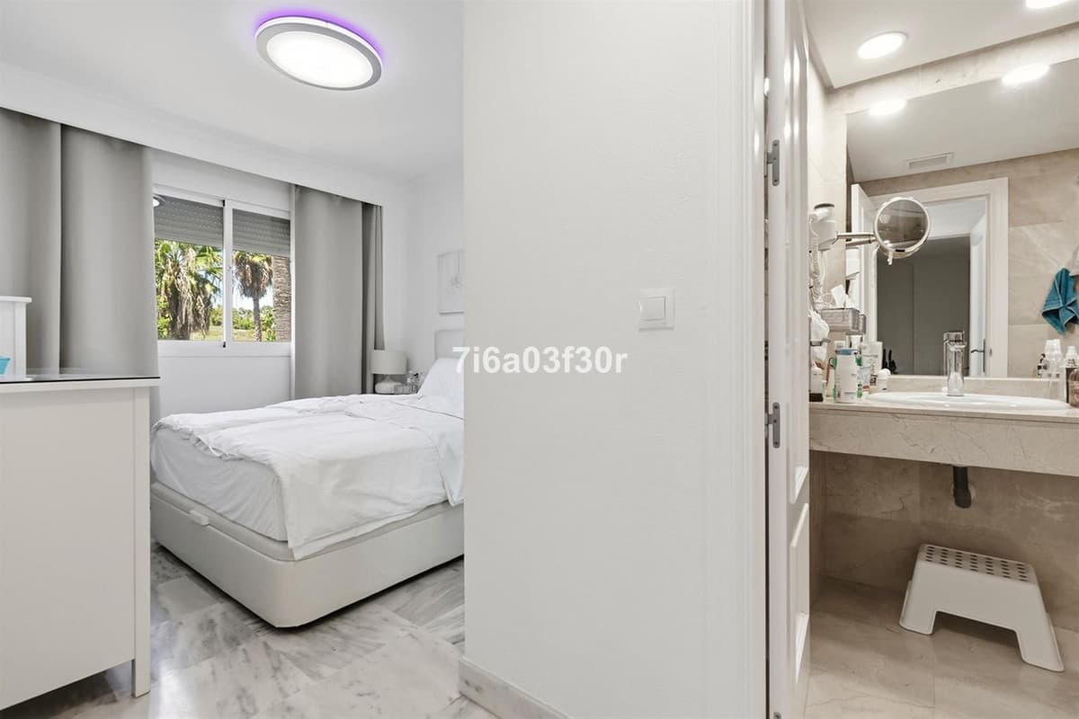 Middle Floor Apartment in Puerto Banús — photo 10 of 10