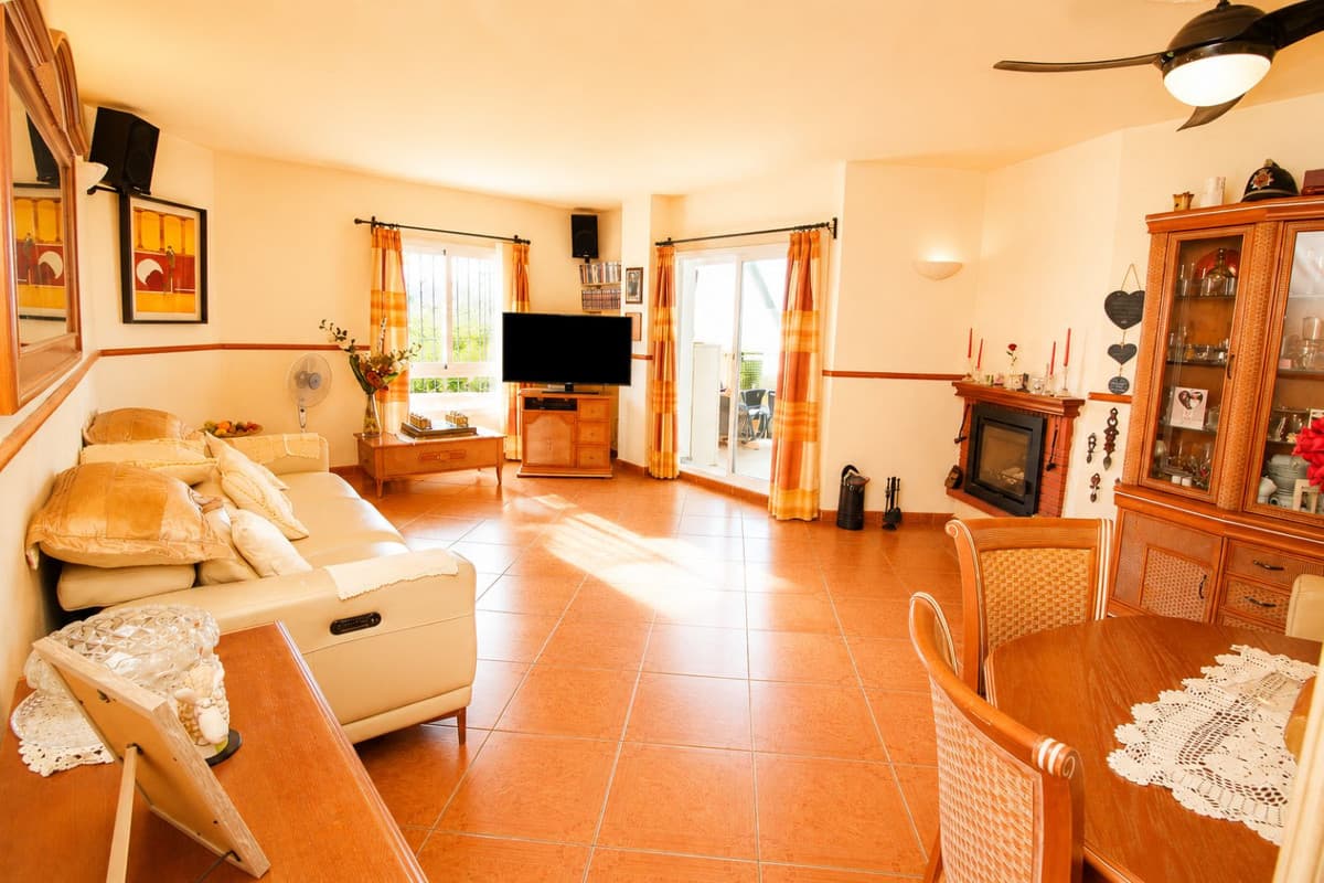 Middle Floor Apartment in Nueva Andalucía — photo 6 of 10