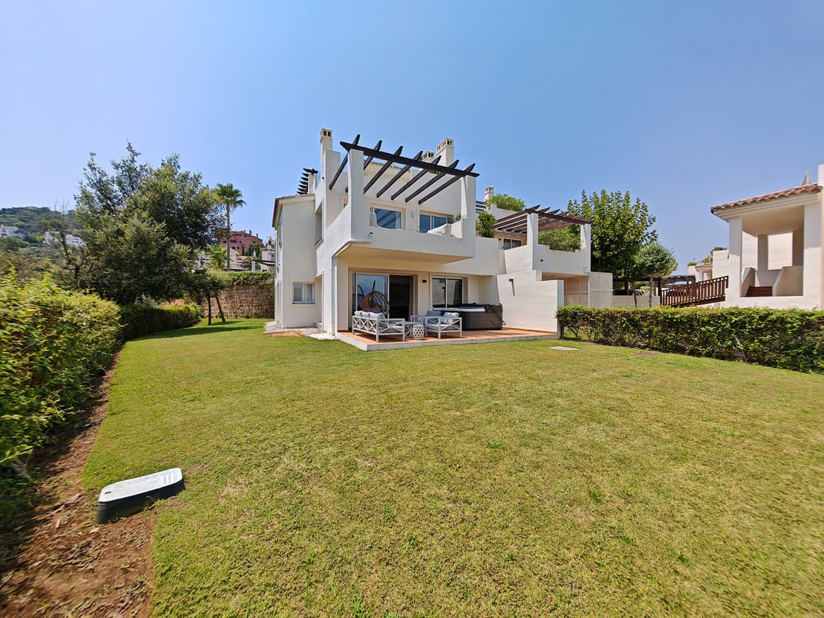 Ground Floor Apartment in La Mairena — photo 3 of 10