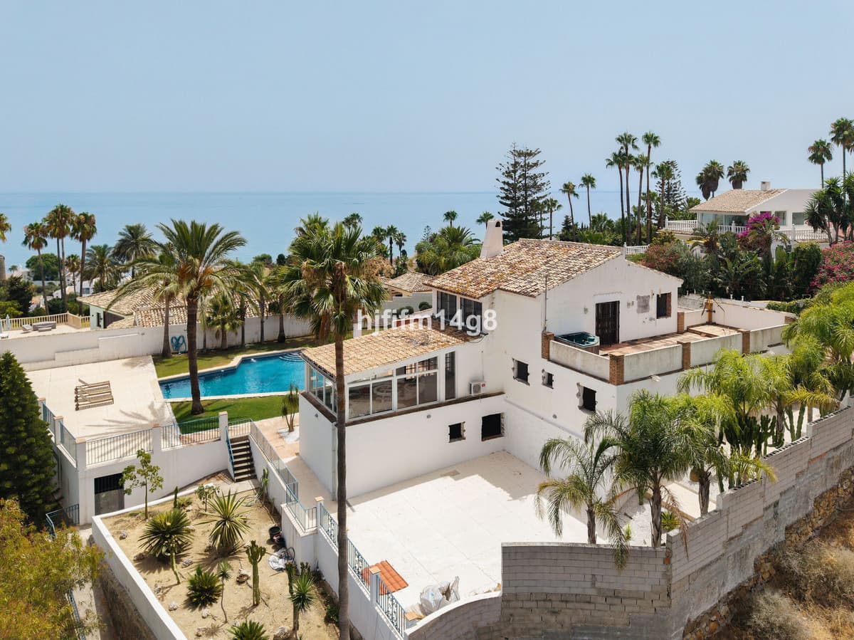 Detached Villa in Estepona — photo 1 of 10