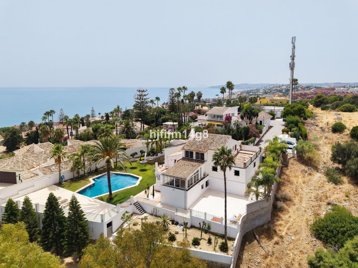 Detached Villa in Estepona — photo 3 of 10