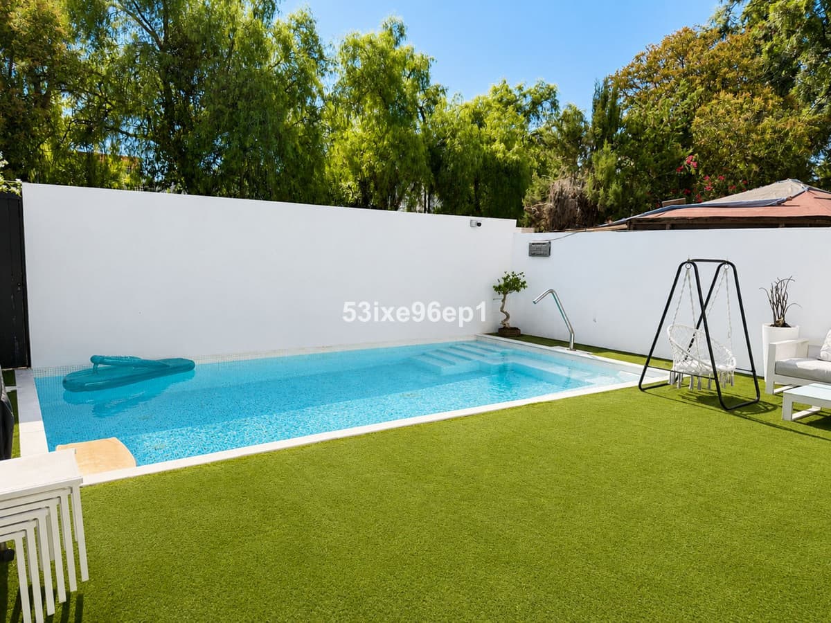 Semi-Detached House in Nueva Andalucía — photo 1 of 10