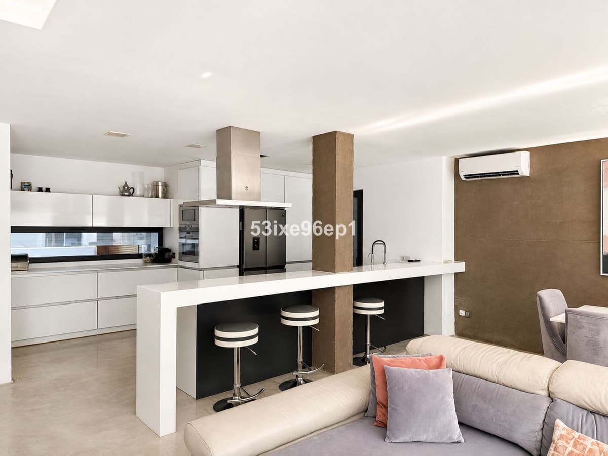 Semi-Detached House in Nueva Andalucía — photo 3 of 10