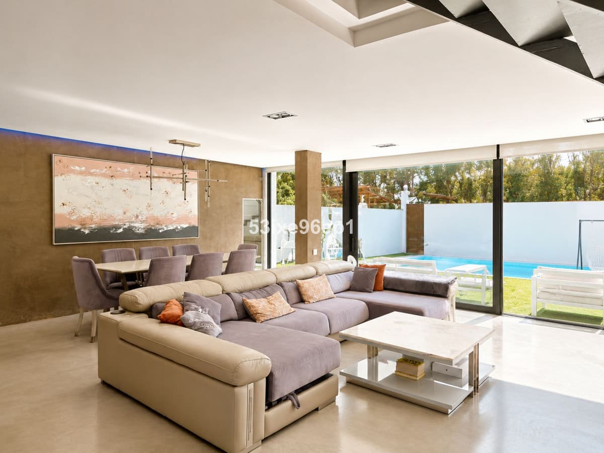 Semi-Detached House in Nueva Andalucía — photo 5 of 10