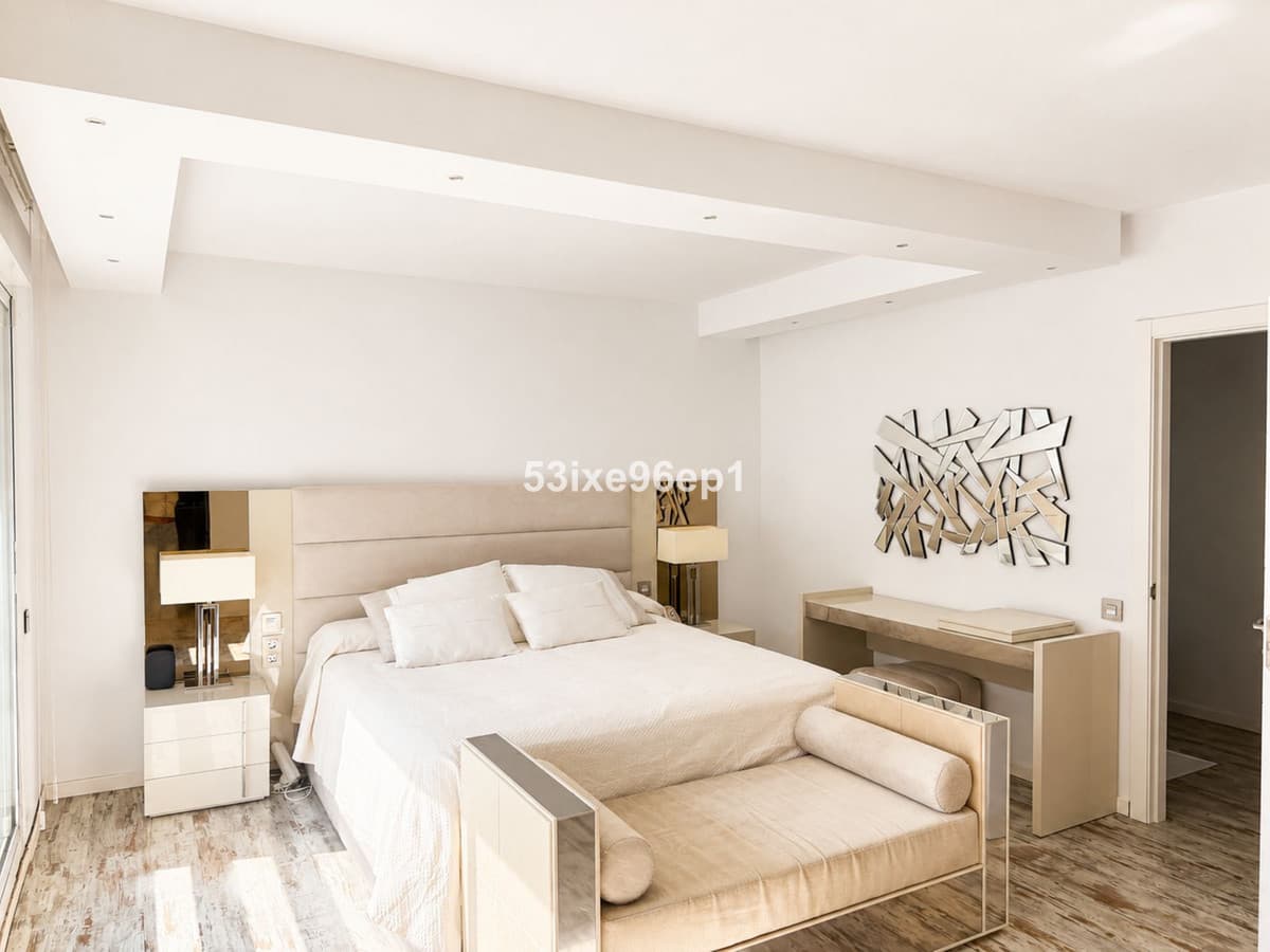 Semi-Detached House in Nueva Andalucía — photo 9 of 10