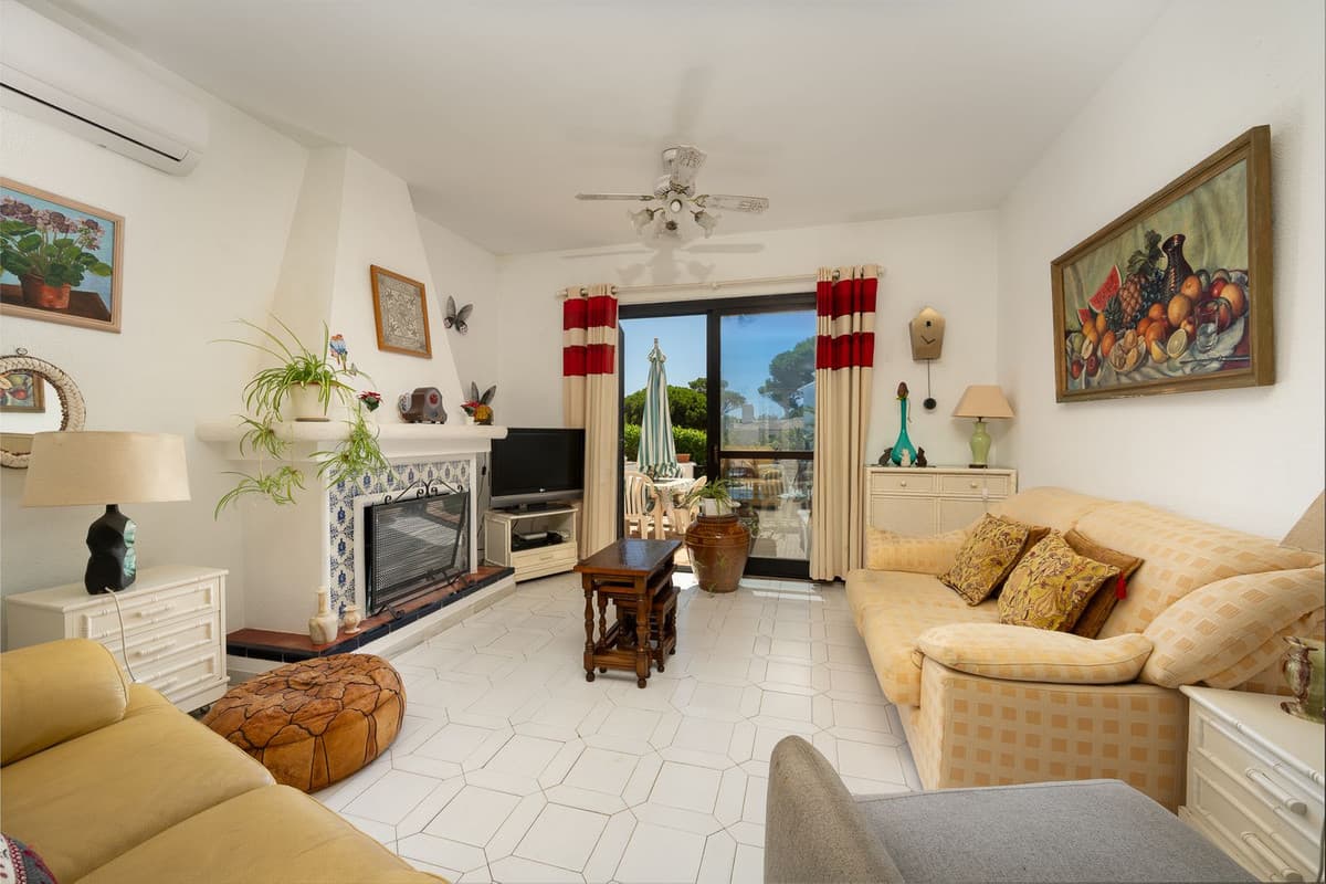 Townhouse in Calahonda — photo 1 of 10