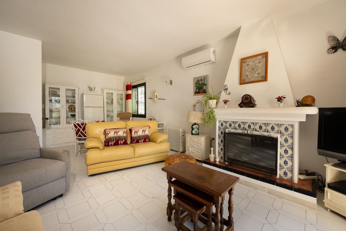 Townhouse in Calahonda — photo 3 of 10