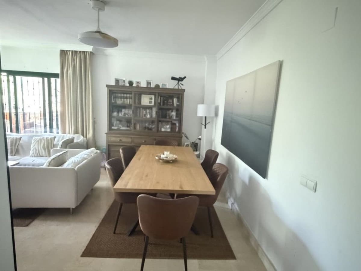 Middle Floor Apartment in Elviria — photo 4 of 10