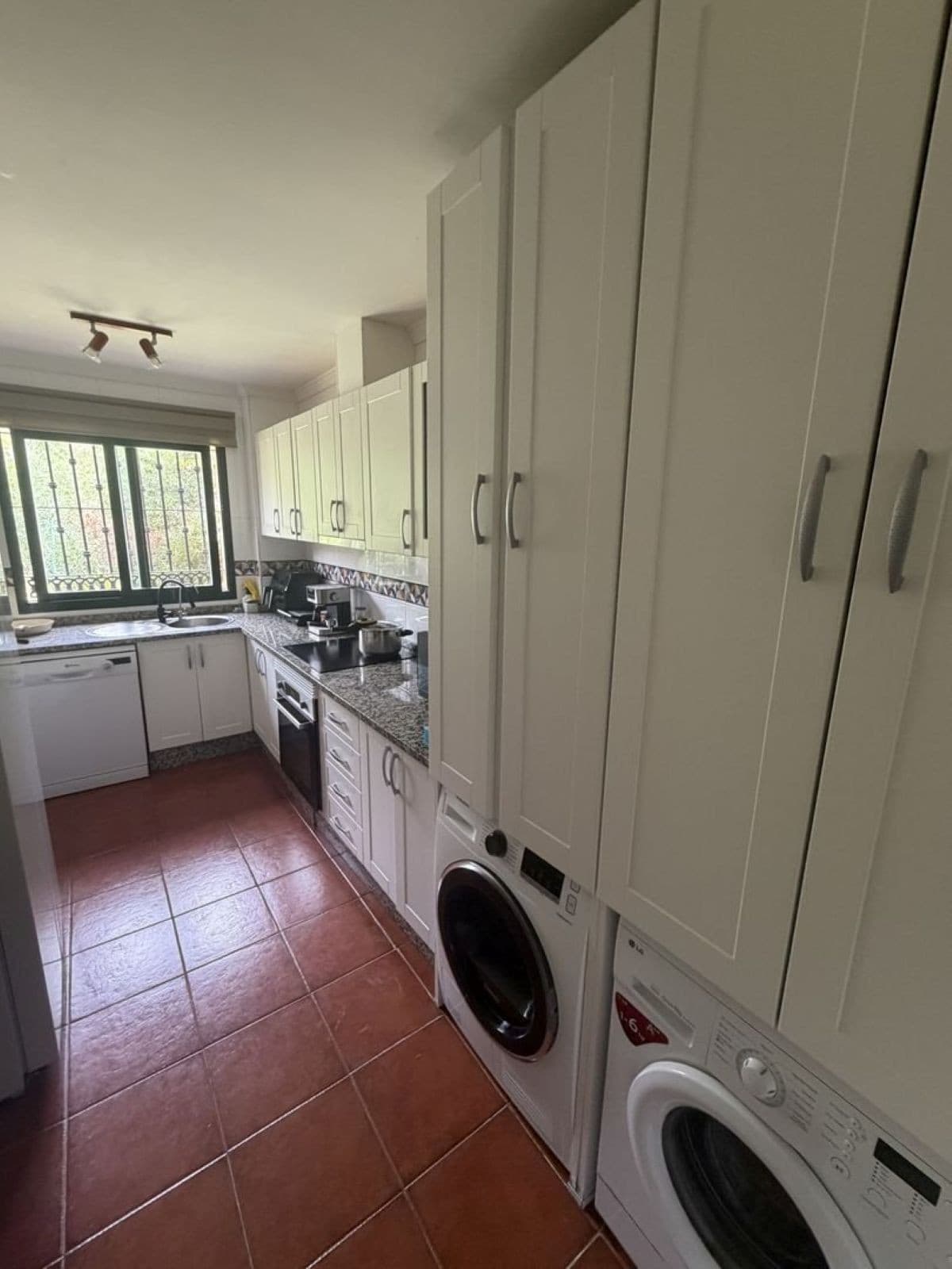 Middle Floor Apartment in Elviria — photo 6 of 10
