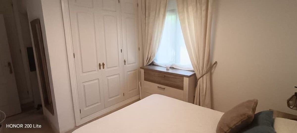 Middle Floor Apartment in Elviria — photo 8 of 10