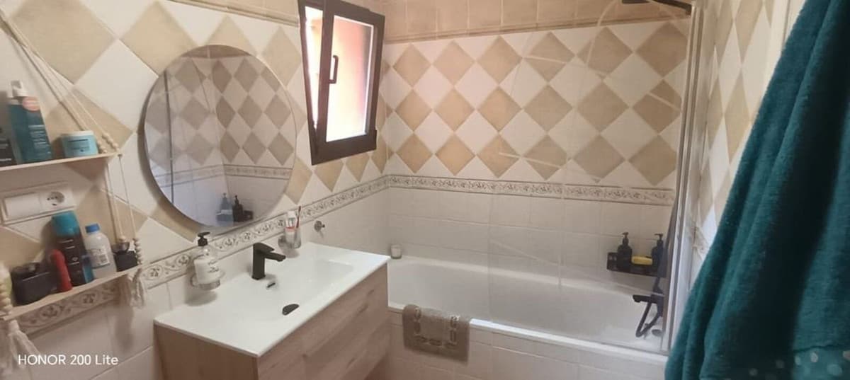 Middle Floor Apartment in Elviria — photo 9 of 10