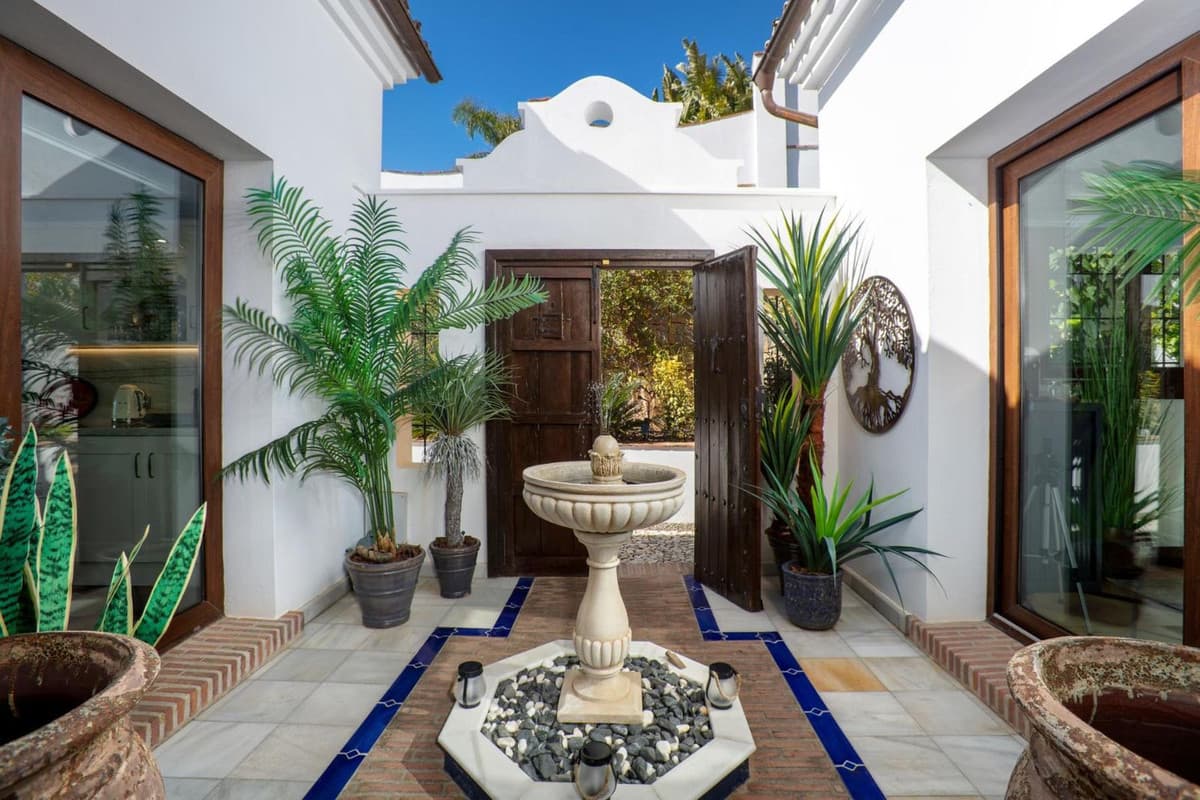 Detached Villa in Benahavís — photo 5 of 10