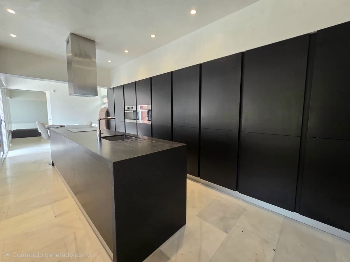 Detached Villa in Málaga — photo 4 of 10