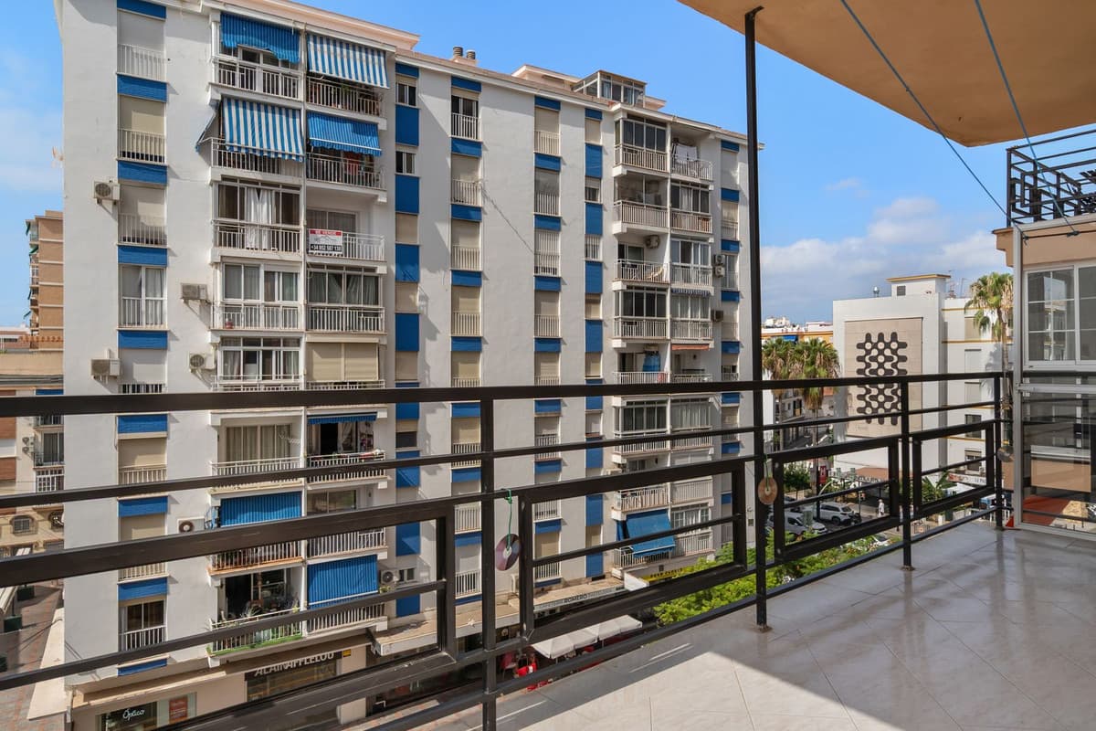 Middle Floor Apartment in Fuengirola — photo 1 of 10