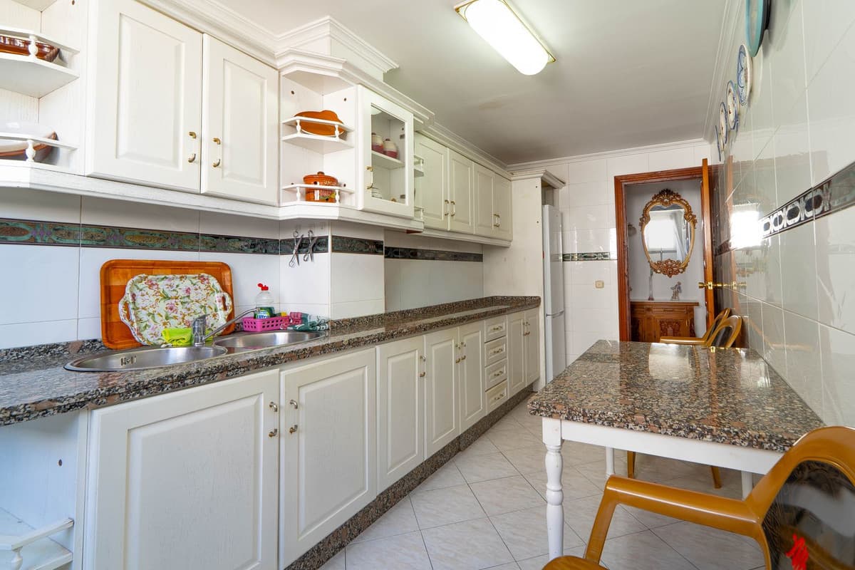 Middle Floor Apartment in Fuengirola — photo 6 of 10