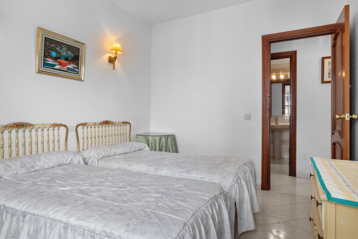 Middle Floor Apartment in Fuengirola — photo 9 of 10