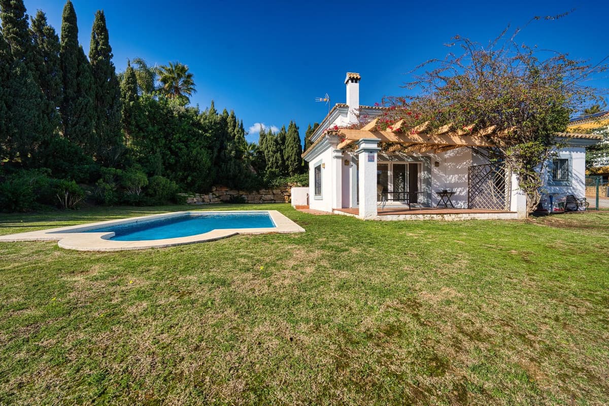 Detached Villa in La Alcaidesa — photo 2 of 10