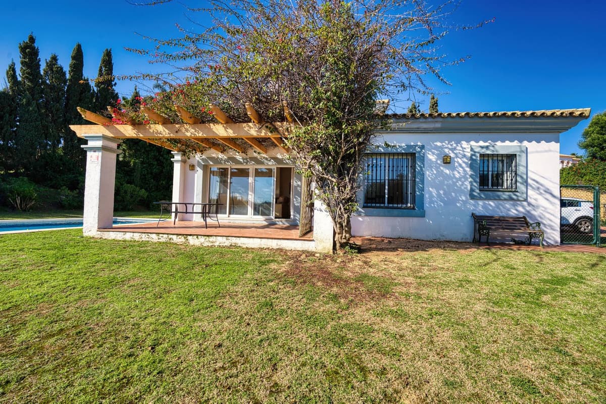 Detached Villa in La Alcaidesa — photo 3 of 10
