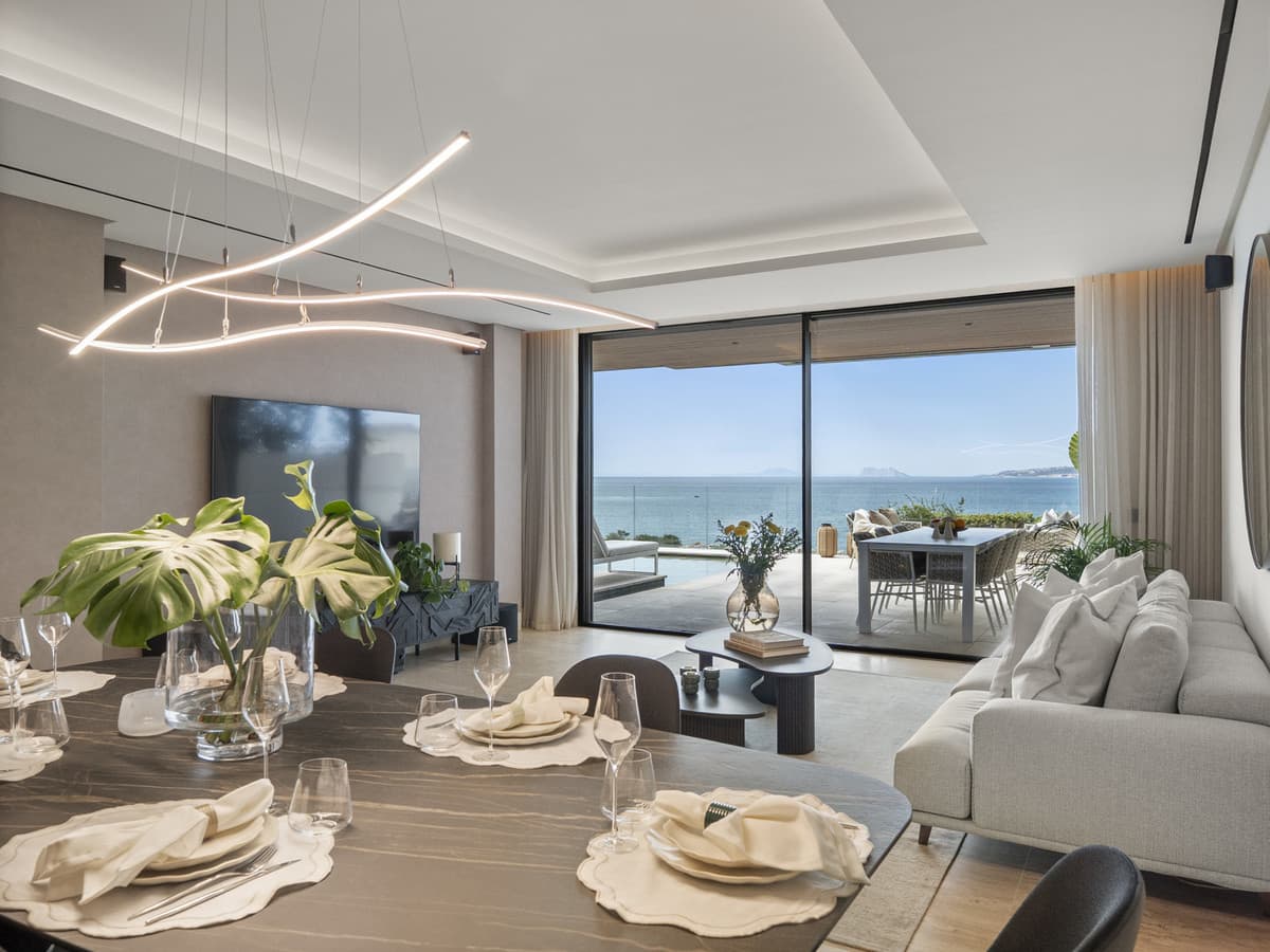Middle Floor Apartment in Estepona — photo 3 of 10