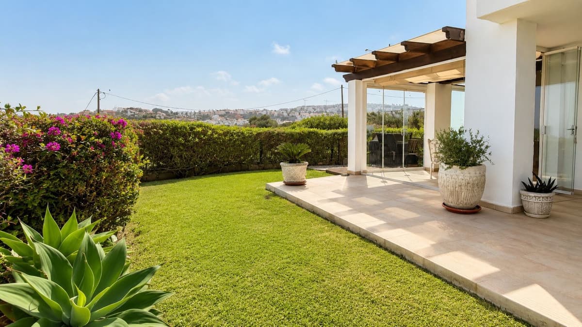 Semi-Detached House in La Alcaidesa — photo 1 of 10