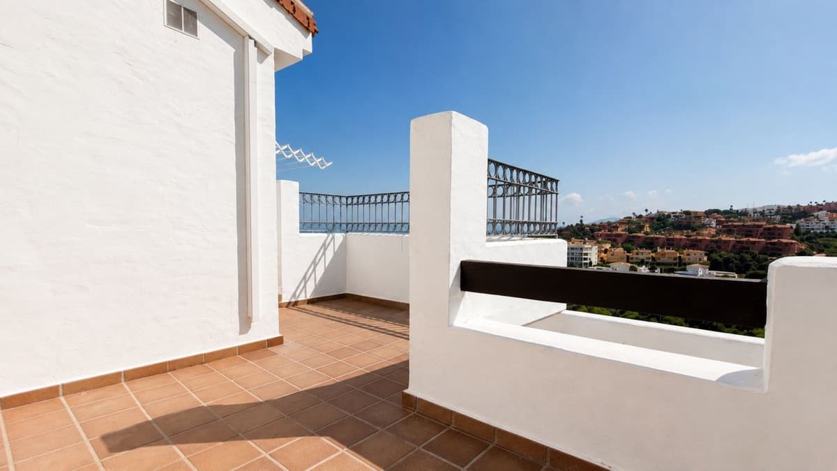 Semi-Detached House in La Alcaidesa — photo 3 of 10